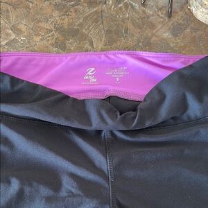 Energy Zone Women's Black and Purple Performance Crop Leggings